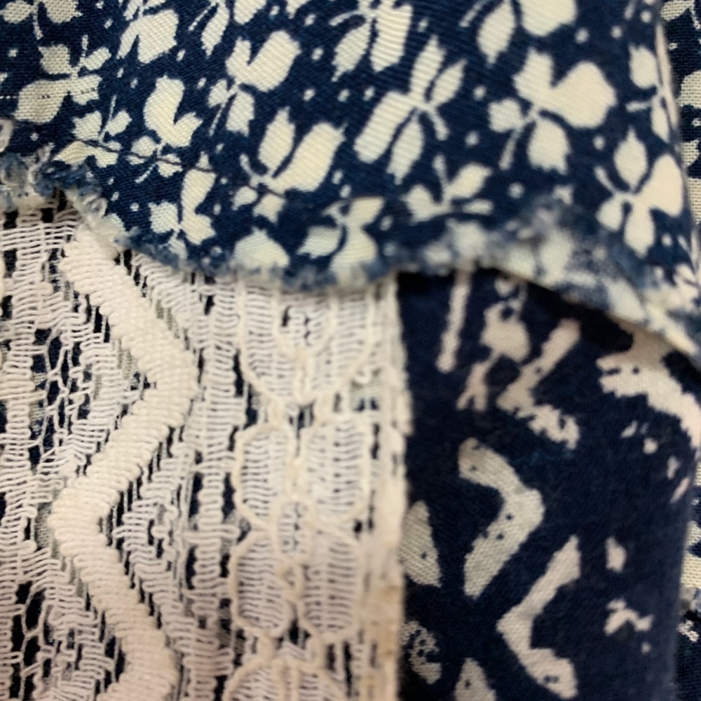 Gimmicks by BKE Boho Blue White Maxi Lace Skirt XS - Picture 4 of 5